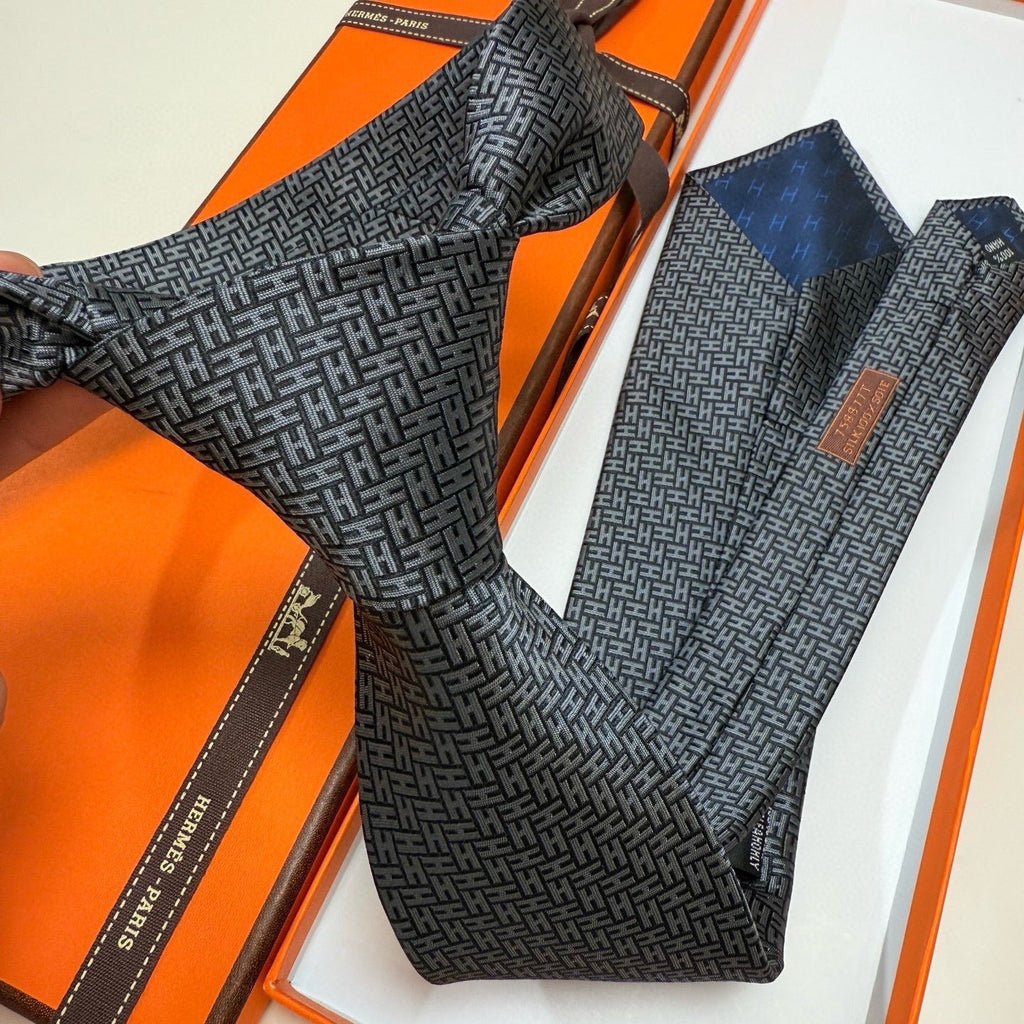 Hermès Style Men's Textured Silk Tie