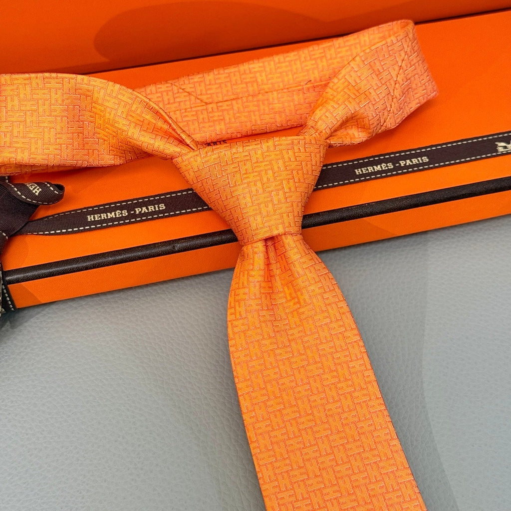 Hermès Style Men's Textured Silk Tie
