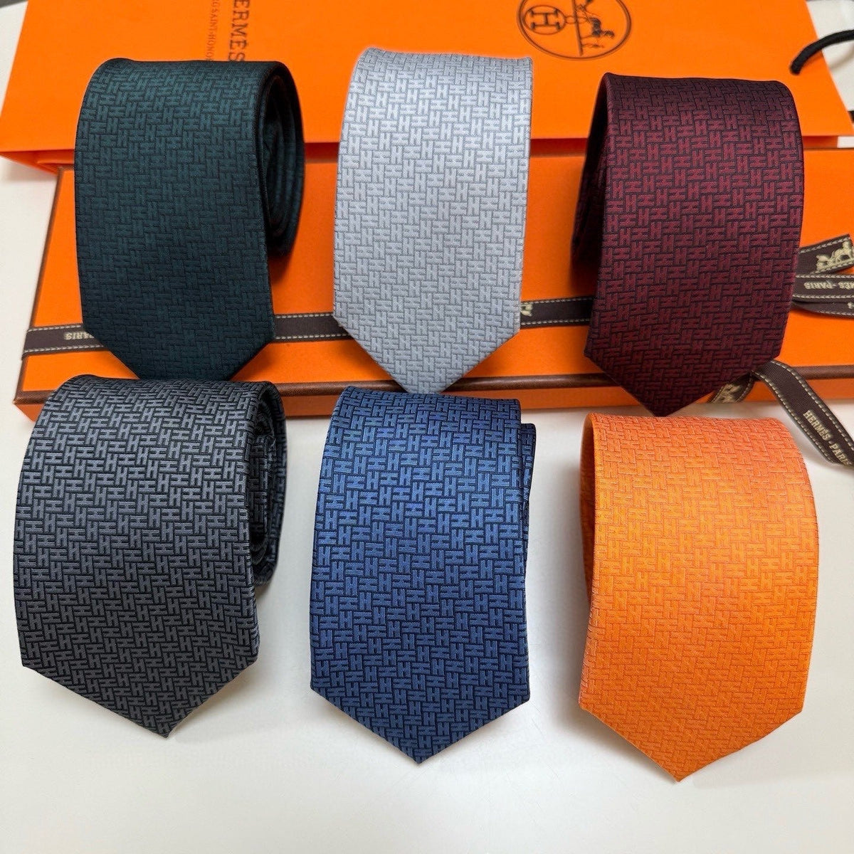 Hermès Style Men's Textured Silk Tie