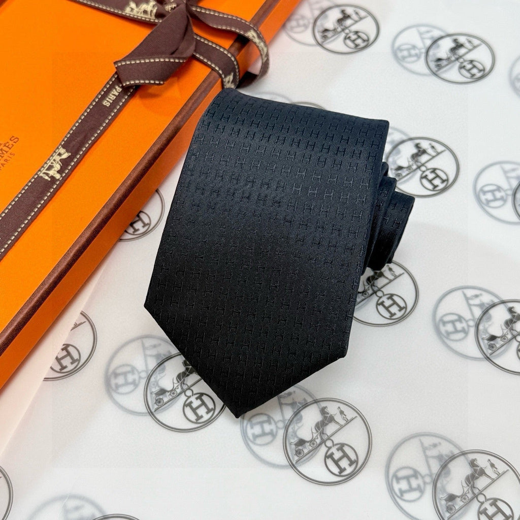 Hermes Style Men's Solid and Micro Pattern Silk Tie