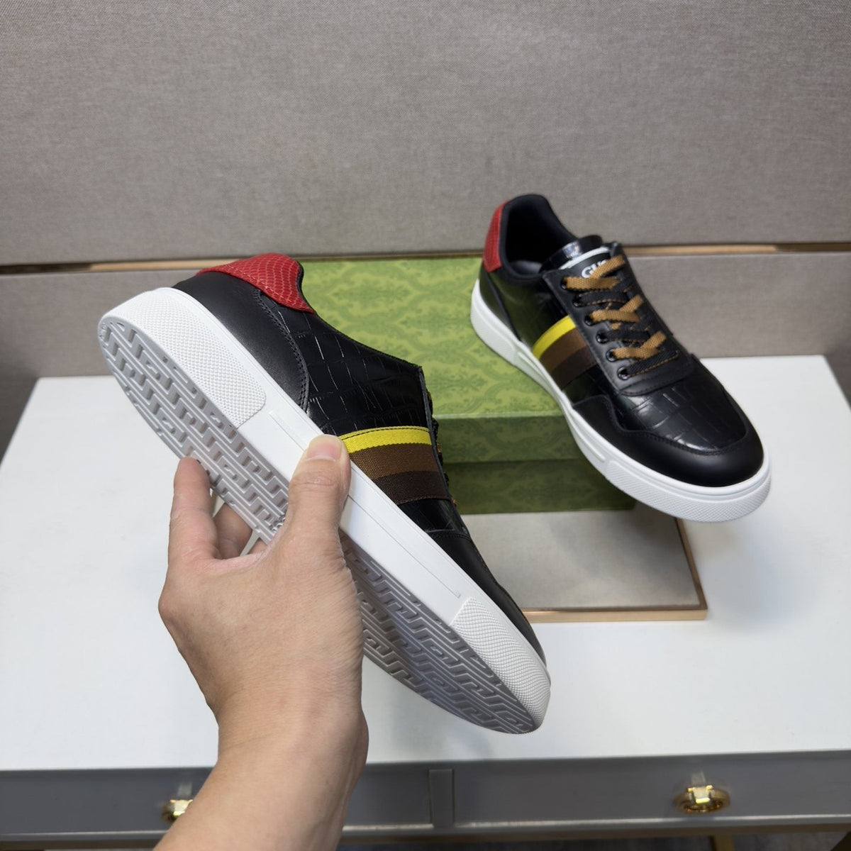 Gucci Men's Black Stripe Low-Top Sneakers