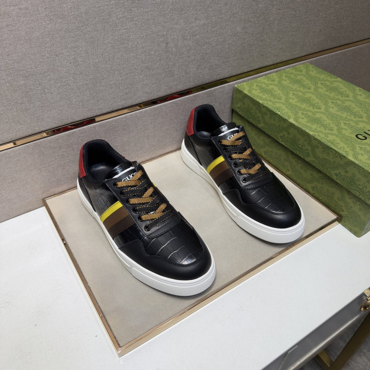 Gucci Men's Black Stripe Low-Top Sneakers
