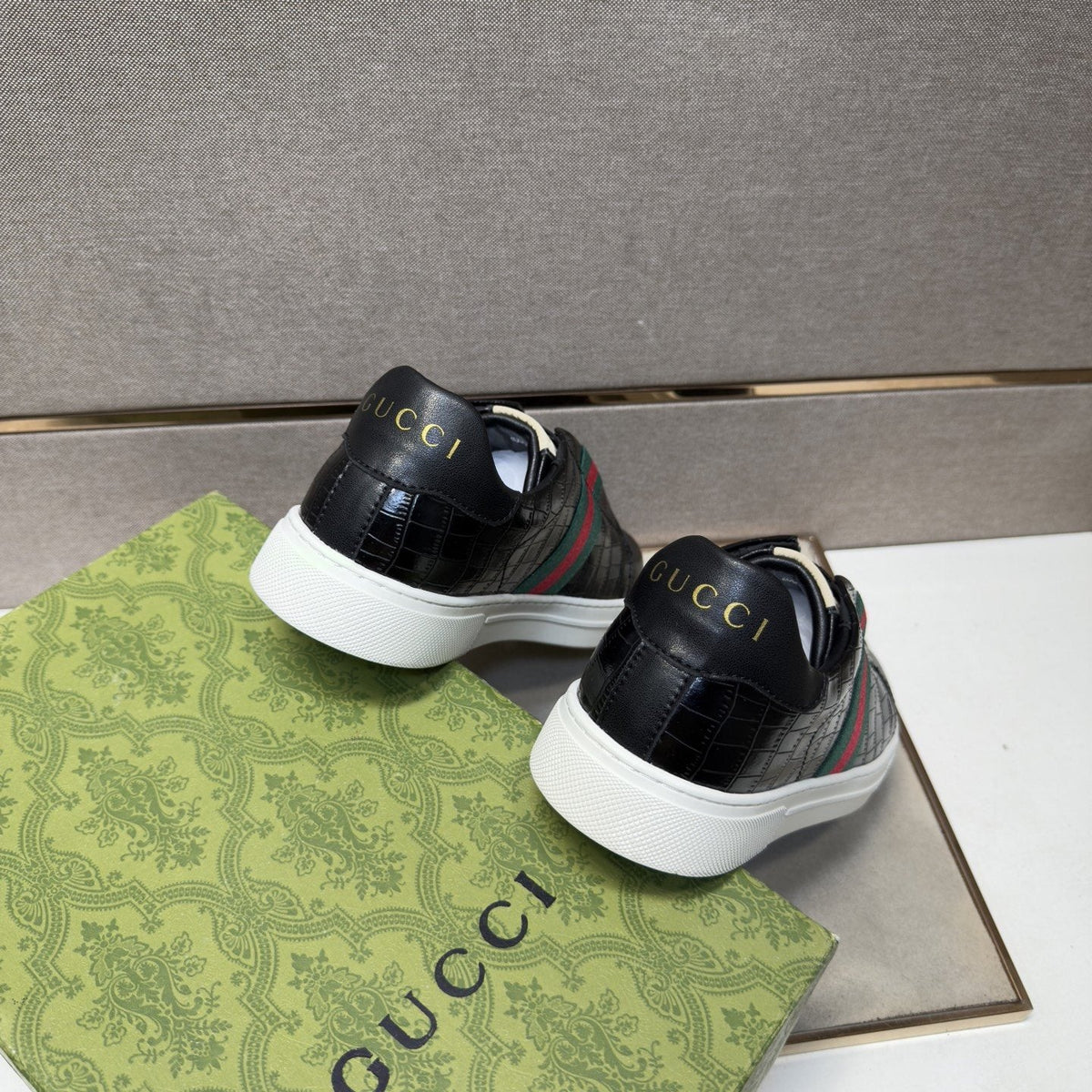 Gucci Green and Red Stripe Low-Top Sneakers