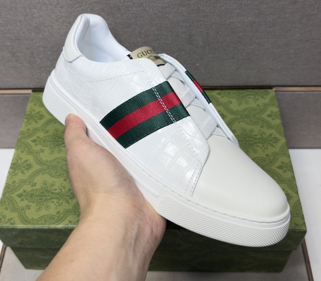 Gucci Green and Red Stripe Low-Top Sneakers