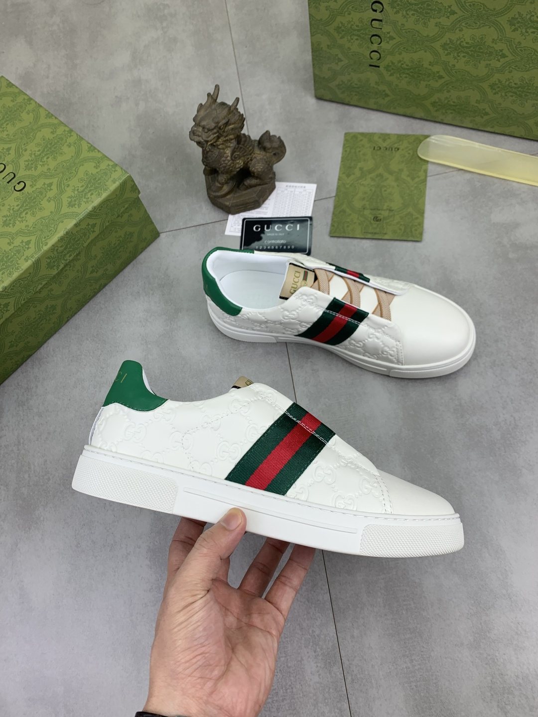 Gucci White Stripe Low-Top Sneakers